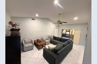 9601 NW 16th St, Pembroke Pines, FL 33024 - Photo 11