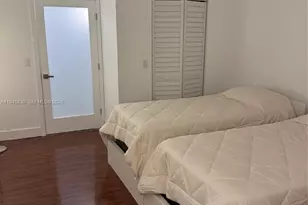 19555 E Country Club Dr, Aventura, FL 33180 - Photo 9