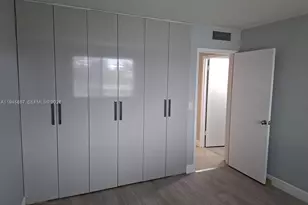 301 Golden Isles Dr, Hallandale Beach, FL 33009 - Photo 19