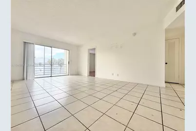 1638 Embassy Dr #312, West Palm Beach, FL 33401 - Photo 3