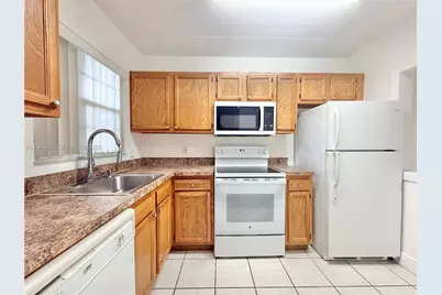 1638 Embassy Dr #312, West Palm Beach, FL 33401 - Photo 1