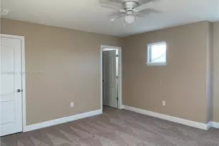 11016 Tahiti Isle Ln, Other City - In The State Of Florida, FL 33647 - Photo 5