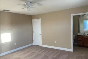 11016 Tahiti Isle Ln, Other City - In The State Of Florida, FL 33647 - Photo 19