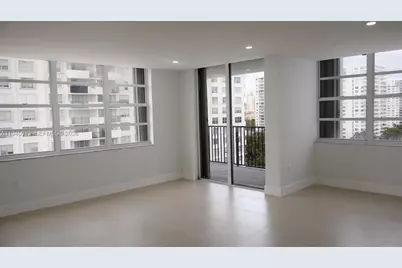 2750 NE 183rd St #1109, Aventura, FL 33160 - Photo 5