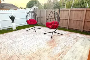 690 E 6th Pl, Hialeah, FL 33010 - Photo 13