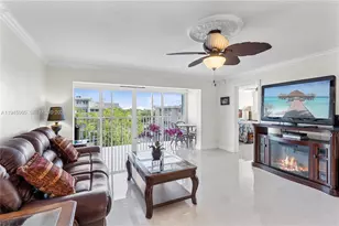 329 SE 3rd St, Hallandale Beach, FL 33009 - Photo 5