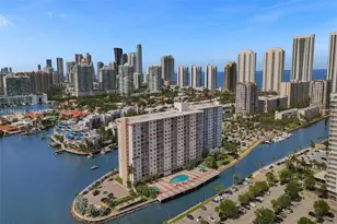 400 Kings Point Dr, Sunny Isles Beach, FL 33160 - Photo 23