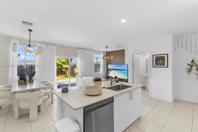 12022 NW 46th St, Coral Springs, FL 33076 - Photo 5