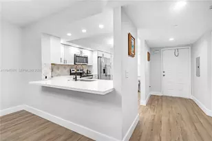 701 SW 142nd Ave, Pembroke Pines, FL 33027 - Photo 9