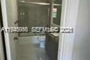 18320 NW 68th Ave, Hialeah, FL 33015 - Photo 31