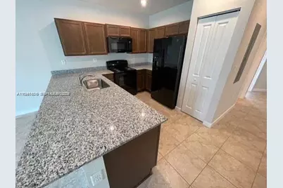 1025 NW 5th St, Florida City, FL 33034 - Photo 13