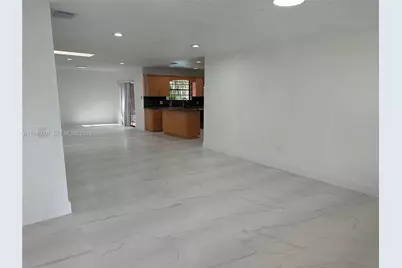 326 E 34th St, Hialeah, FL 33013 - Photo 9