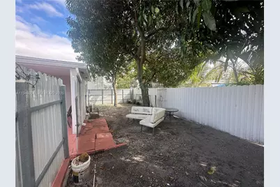 326 E 34th St, Hialeah, FL 33013 - Photo 25