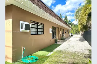 645 NW 1st St, Florida City, FL 33034 - Photo 11