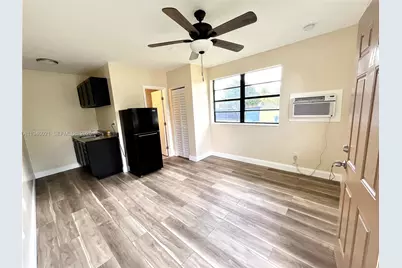 645 NW 1st St, Florida City, FL 33034 - Photo 5