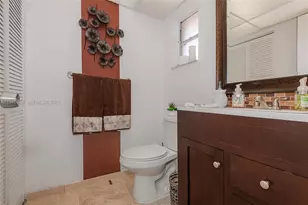 9881 NW Sunrise Lakes Blvd, Sunrise, FL 33322 - Photo 15