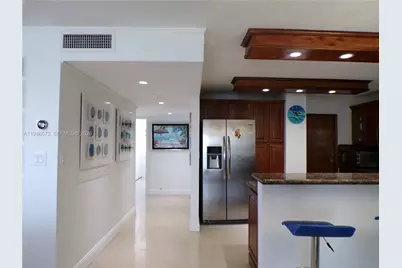 6450 Collins Ave #1401, Miami Beach, FL 33141 - Photo 5