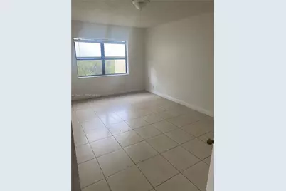 8290 Lake Dr #513, Doral, FL 33166 - Photo 9