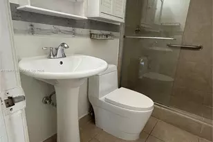 600 NE 36th St, Miami, FL 33137 - Photo 9