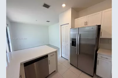 3326 W 112th St, Hialeah, FL 33018 - Photo 11