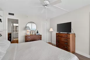 400 South Pointe Dr, Miami Beach, FL 33139 - Photo 15