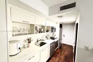 50 Biscayne Blvd, Miami, FL 33132 - Photo 9