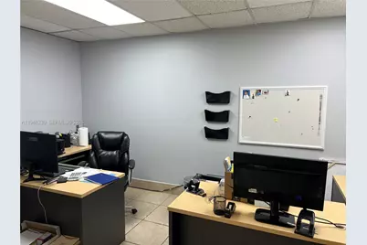 6912 NW 72 Avenue, Miami, FL 33166 - Photo 3