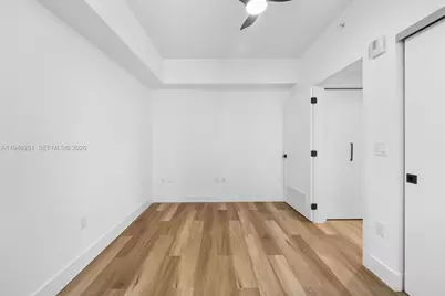 650 SW 1st St #102, Miami, FL 33130 - Photo 5