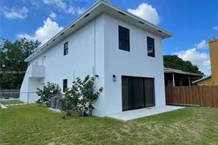 1063 NW 31st St, Miami, FL 33127 - Photo 13