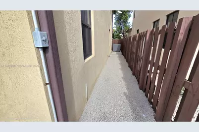 10032 NW 87th Ter, Doral, FL 33178 - Photo 17