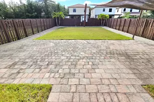 10032 NW 87th Terrace, Doral, FL 33178 - Photo 9