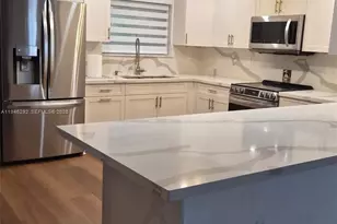 7856 NW 194th St, Hialeah, FL 33015 - Photo 9