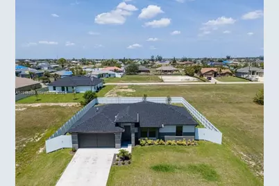 1302 NE 2nd Place, Cape Coral, FL 33909 - Photo 5