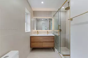 1065 NW 50th St, Miami, FL 33127 - Photo 11