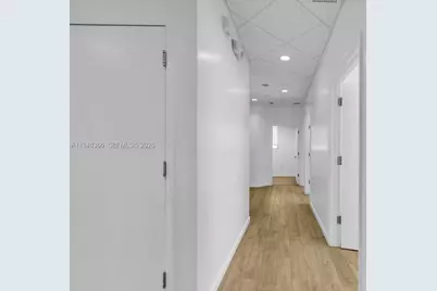 20770 W Dixie Hwy De Hwy, Miami, FL 33180 - Photo 17