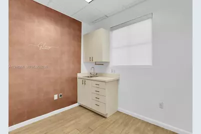 20770 W Dixie Hwy De Hwy, Miami, FL 33180 - Photo 25