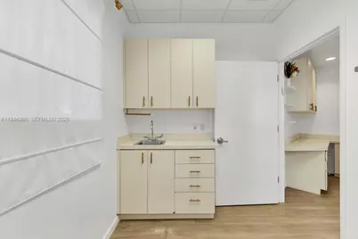 20770 W Dixie Hwy De Hwy, Miami, FL 33180 - Photo 15