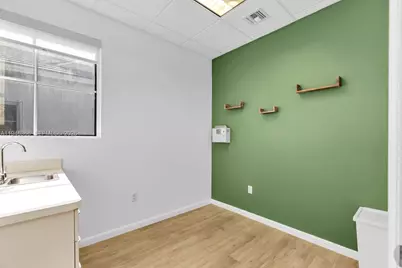 20770 W Dixie Hwy De Hwy, Miami, FL 33180 - Photo 21