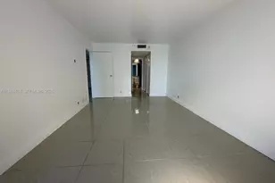 7601 E Treasure Dr, North Bay Village, FL 33141 - Photo 21