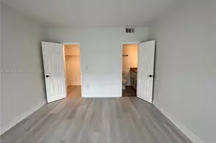 946 Bay Dr, Miami Beach, FL 33141 - Photo 15