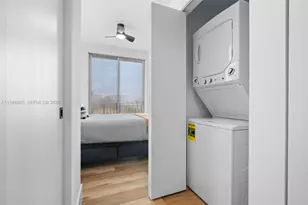 650 SW 1st St, Miami, FL 33130 - Photo 17