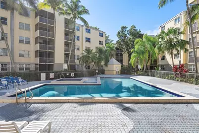 8363 Lake Dr #503, Doral, FL 33166 - Photo 15