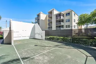 8363 Lake Dr, Doral, FL 33166 - Photo 17