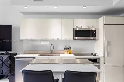 45 SW 9th St #1209, Miami, FL 33130 - Photo 3