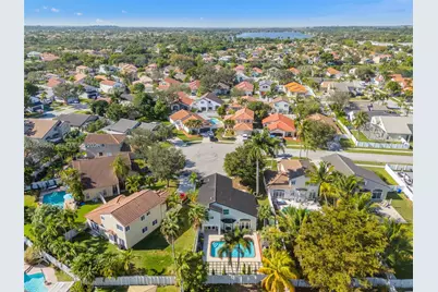 2003 NW 181st Ave, Pembroke Pines, FL 33029 - Photo 49