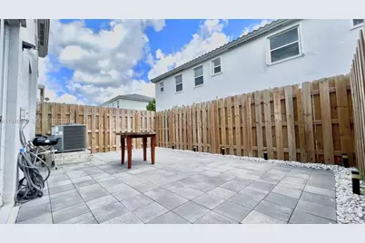 2677 SE 13th Ct, Homestead, FL 33035 - Photo 9