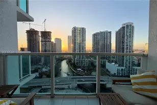 31 SE 5th St, Miami, FL 33131 - Photo 1