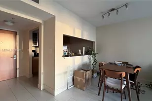 31 SE 5th St, Miami, FL 33131 - Photo 3