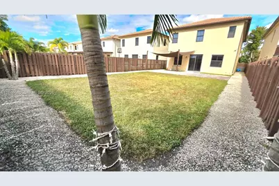 10032 NW 87th Ter, Doral, FL 33178 - Photo 17