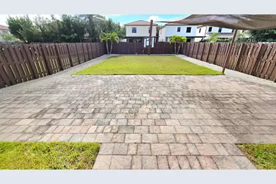 10032 NW 87th Ter, Doral, FL 33178 - Photo 9